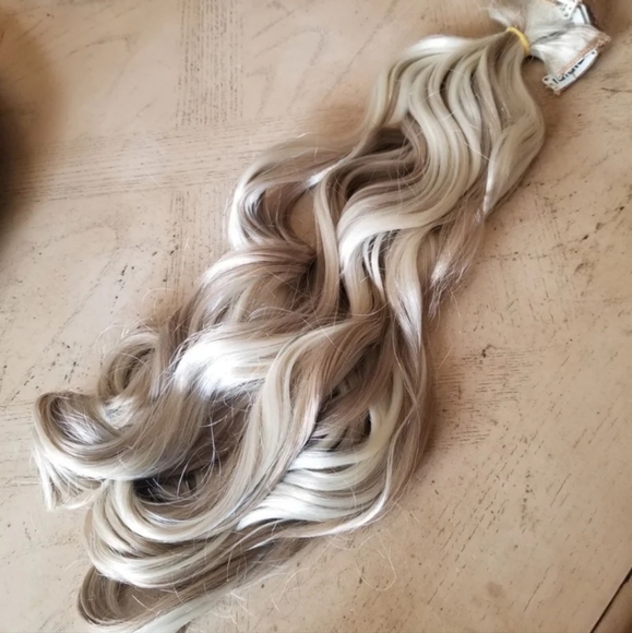 Blonde Wavy Full Head Clip in Extension - Picture 7 of 7